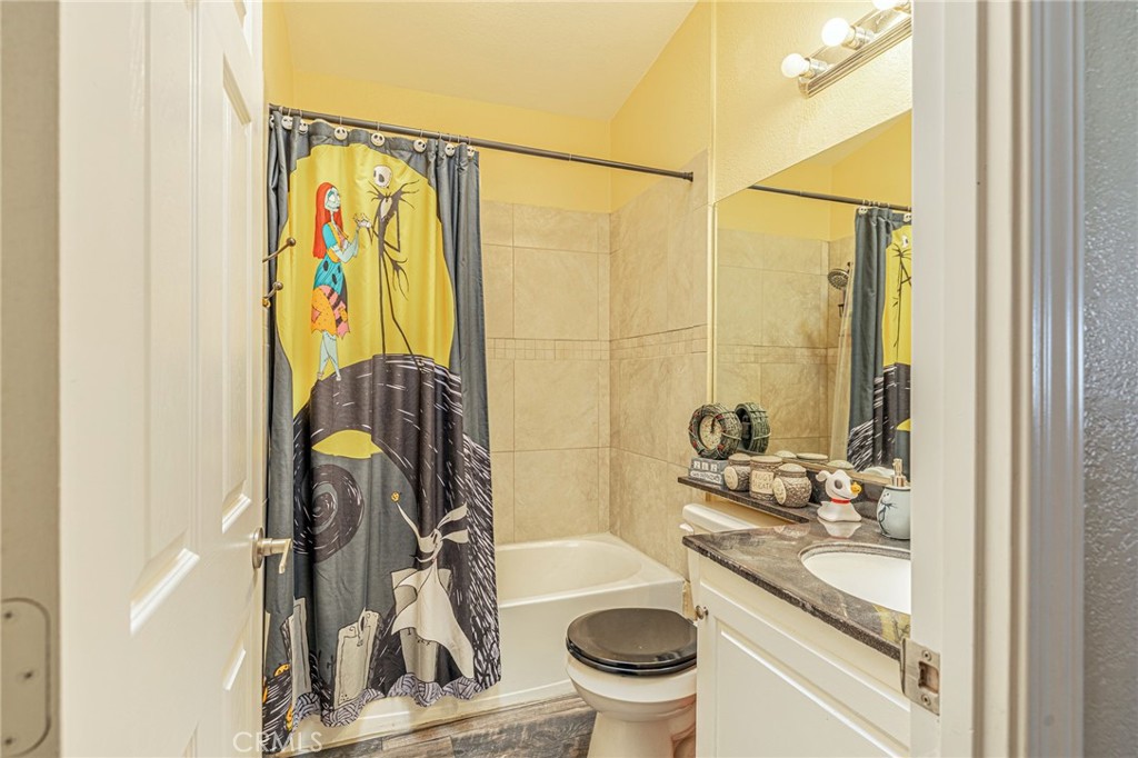 https://media.crmls.org/medias/d01bca63-df93-4e0e-b08f-b57bca8e7827.jpg?preset=X-Large