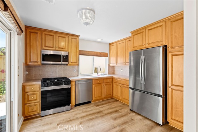 Detail Gallery Image 13 of 25 For 10 Poinsettia, Irvine,  CA 92604 - 3 Beds | 2/1 Baths