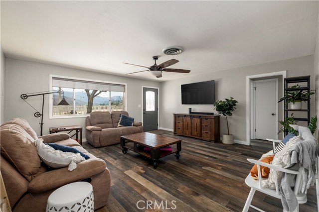 44718 Palm Avenue, Hemet CA: https://media.crmls.org/medias/d01bf9de-78e5-40f5-83b3-87558c5682f1.jpg
