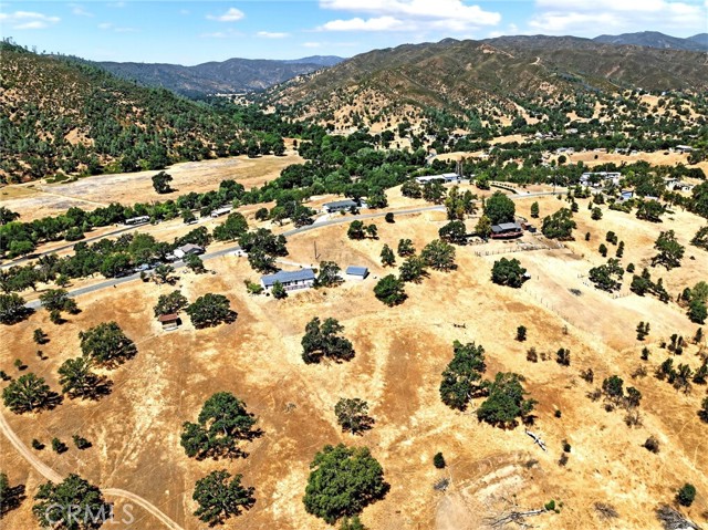 2564 Indian Hill Road, Clearlake Oaks CA: https://media.crmls.org/medias/d01c4c11-01de-4847-95f9-4180deee18a6.jpg