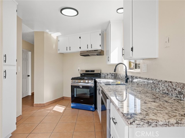 Detail Gallery Image 8 of 35 For 16615 Batson Pl, Victorville,  CA 92395 - 4 Beds | 2 Baths