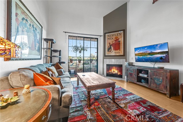Detail Gallery Image 3 of 9 For 508 Glenwood #305,  Glendale,  CA 91202 - 2 Beds | 2 Baths