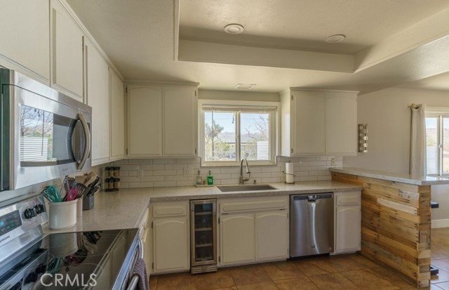 Detail Gallery Image 4 of 17 For 6840 Prescott Ave, Yucca Valley,  CA 92284 - 3 Beds | 2 Baths