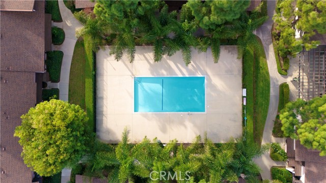 Detail Gallery Image 2 of 22 For 7554 Corbin #4,  Reseda,  CA 91335 - 2 Beds | 1 Baths