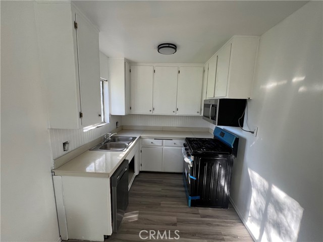 Detail Gallery Image 4 of 10 For 32942 Perret, Lake Elsinore,  CA 92530 - 2 Beds | 1 Baths