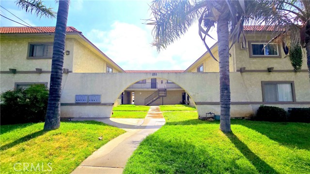 120 N 13th Avenue, Upland CA: https://media.crmls.org/medias/d01ff3f9-df62-4029-a50e-66781dc80ea3.jpg