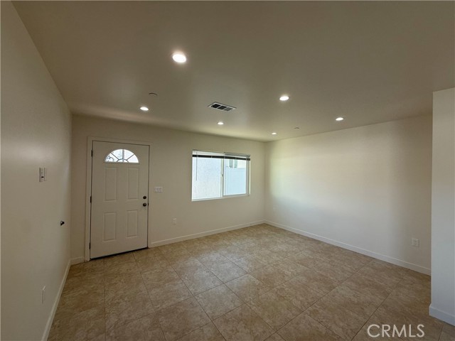Detail Gallery Image 2 of 9 For 18110 Gault St, Reseda,  CA 91335 - 2 Beds | 1 Baths