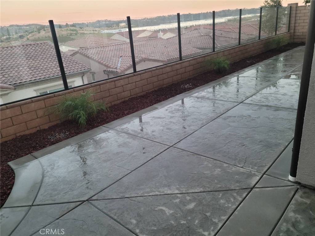 https://media.crmls.org/medias/d0216076-b809-4929-9bb9-30c26380e14f.jpg?preset=X-Large