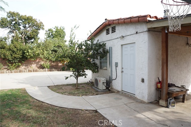 10109 Noble Avenue, Mission Hills (San Fernando) CA: https://media.crmls.org/medias/d0225cb7-c9da-4e06-8870-03318d061abe.jpg