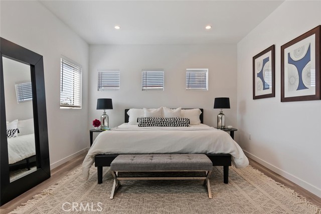 Detail Gallery Image 8 of 18 For 13536 Vanowen Street #4,  Valley Glen,  CA 91405 - 3 Beds | 2/1 Baths