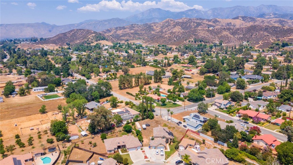 https://media.crmls.org/medias/d023886d-bfd4-496a-ba84-1f4dc8154424.jpg?preset=X-Large