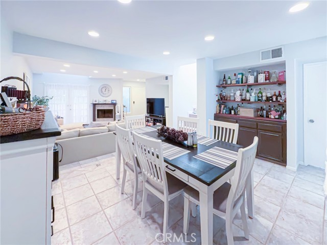 Detail Gallery Image 4 of 28 For 7904 Topanga Canyon Blvd #3,  Canoga Park,  CA 91304 - 3 Beds | 2/1 Baths