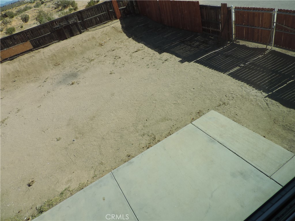 https://media.crmls.org/medias/d024e865-1e71-4bb9-b31f-ac105705de01.jpg?preset=X-Large
