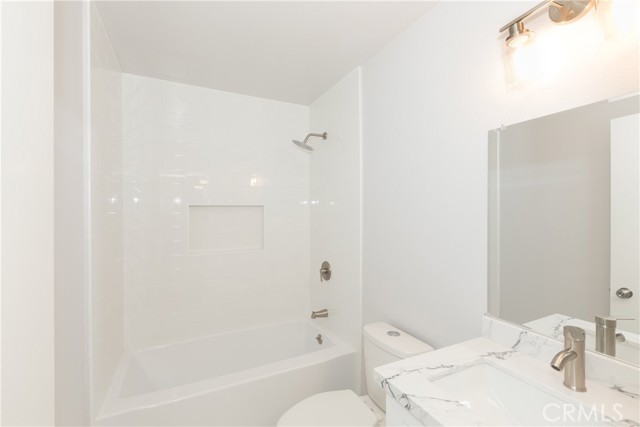 Detail Gallery Image 11 of 26 For 1485 W Cerritos Ave #8,  Anaheim,  CA 92802 - 3 Beds | 2/1 Baths