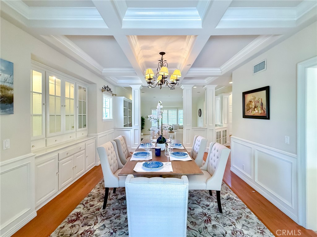https://media.crmls.org/medias/d025606a-0669-49a6-85c2-092b19a4d5a4.jpg?preset=X-Large