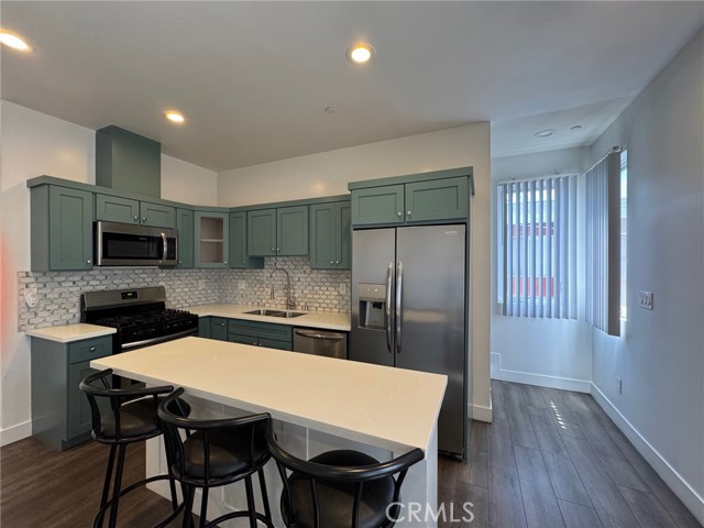 1737 1/2 Magnolia Avenue, Los Angeles CA: https://media.crmls.org/medias/d0257e43-7959-4e5d-8cf0-ba281dac75be.jpg