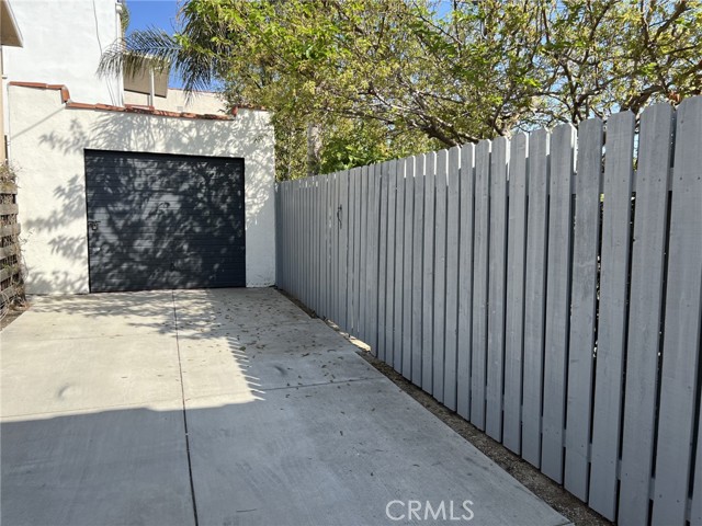 Detail Gallery Image 19 of 19 For 1116 Queen Anne Pl, Los Angeles,  CA 90019 - 3 Beds | 2 Baths