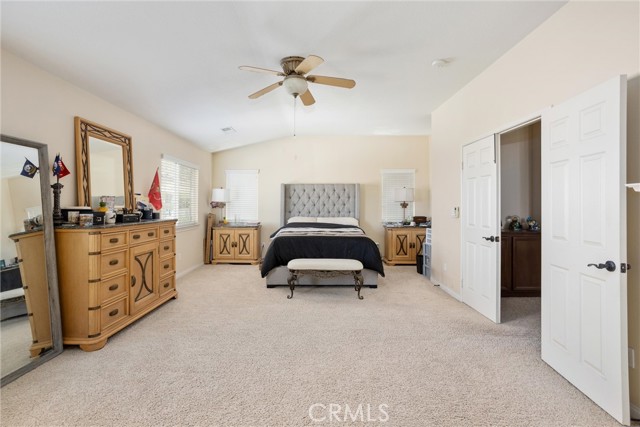 15850 Twin Lakes Dr, Moreno Valley CA: https://media.crmls.org/medias/d0261262-5843-4ff7-a78a-65387b1fd61f.jpg