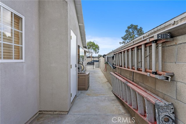 Image 24 of 27 For 2165 Romneya Drive