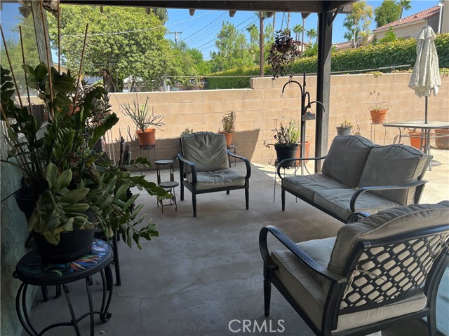 9810 Sharon Avenue, Riverside CA: https://media.crmls.org/medias/d0268519-1bba-439b-bfa4-0482d5fc8c21.jpg