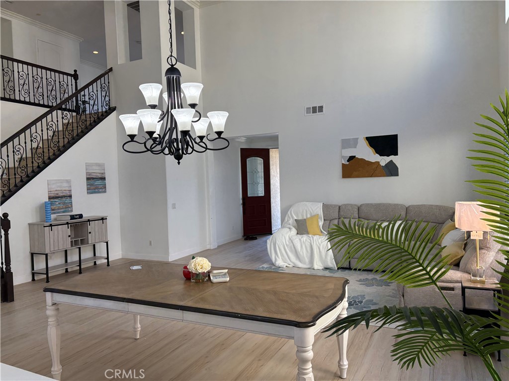 MLS #WS25168401 img 3