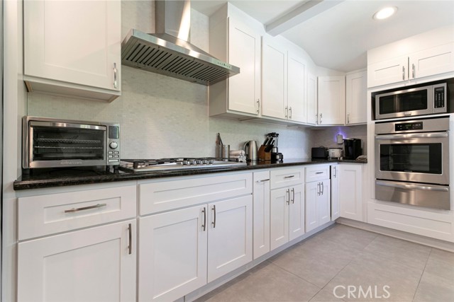 Detail Gallery Image 11 of 43 For 18033 Duncan St, Encino,  CA 91316 - 3 Beds | 2 Baths