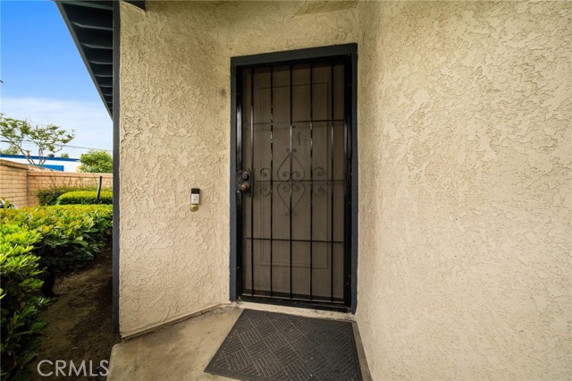 Detail Gallery Image 4 of 27 For 813 Granite Privado, Ontario,  CA 91762 - 2 Beds | 2/1 Baths