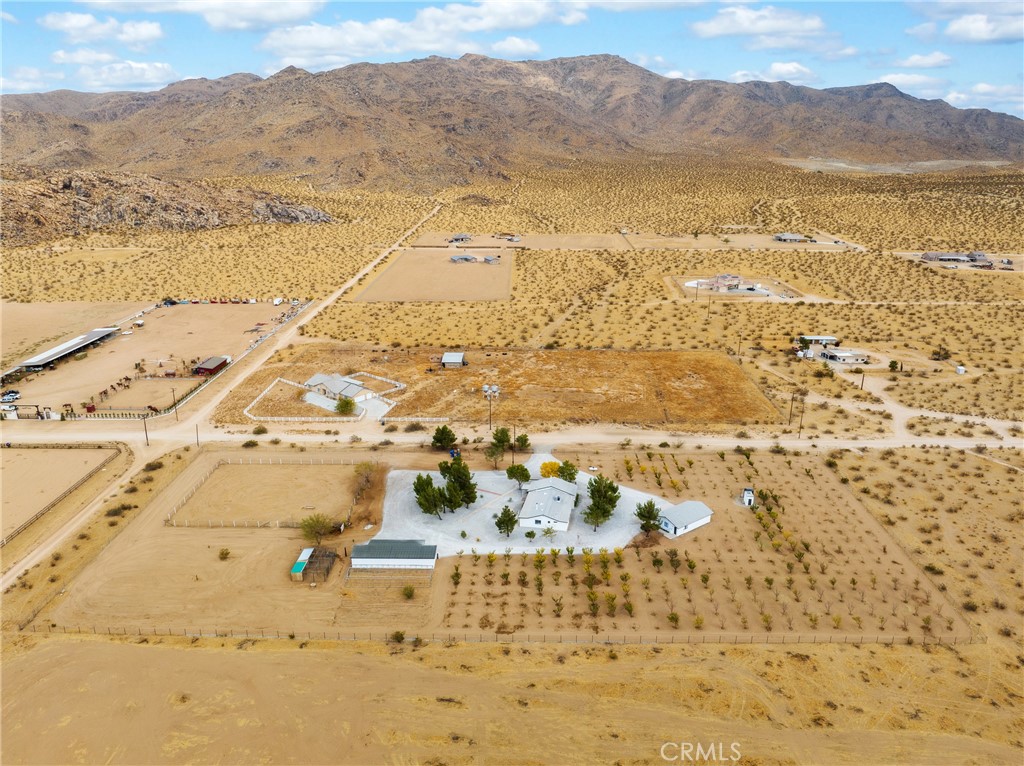 https://media.crmls.org/medias/d02790da-38a4-44e4-ab04-14a946a34db6.jpg?preset=X-Large