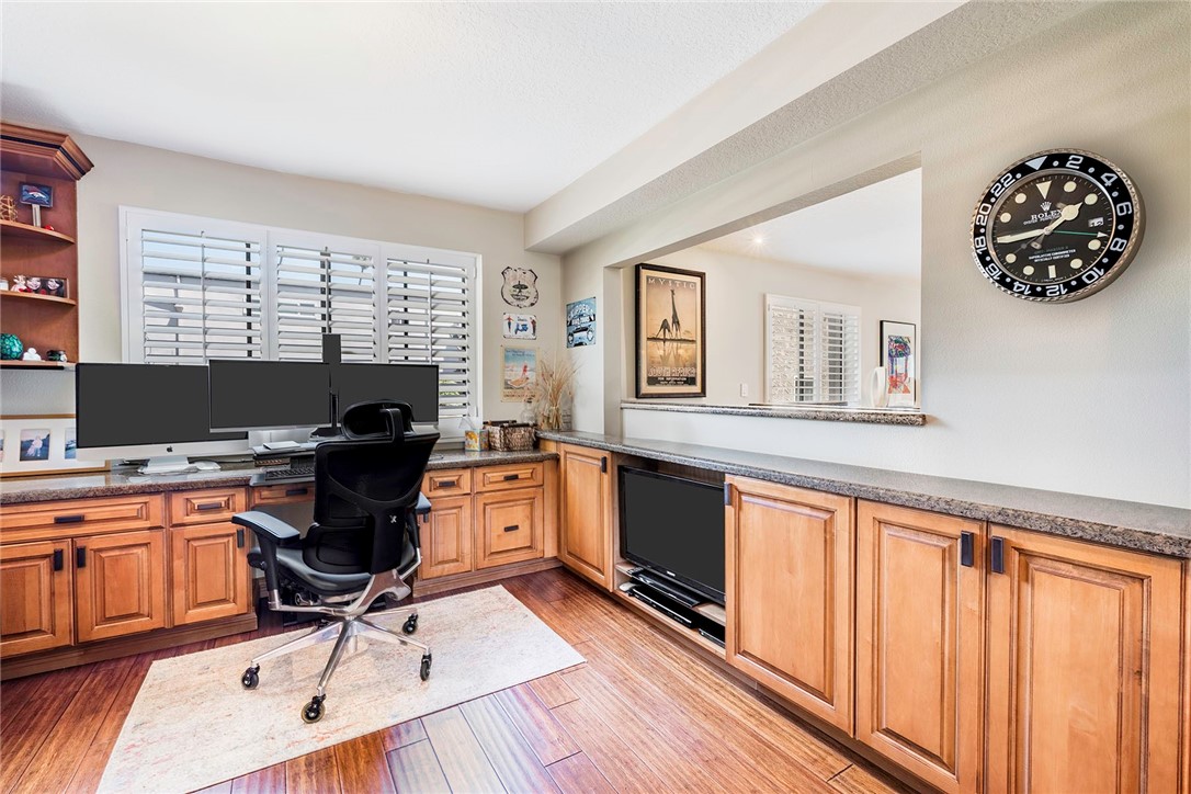 Detail Gallery Image 15 of 35 For 3811 E Livingston Dr #1,  Long Beach,  CA 90803 - 3 Beds | 2/1 Baths