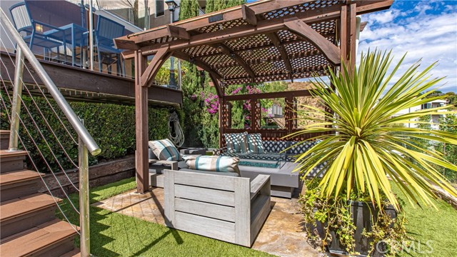 Detail Gallery Image 34 of 64 For 6438 Georgius Way, Los Angeles,  CA 90068 - 4 Beds | 4 Baths