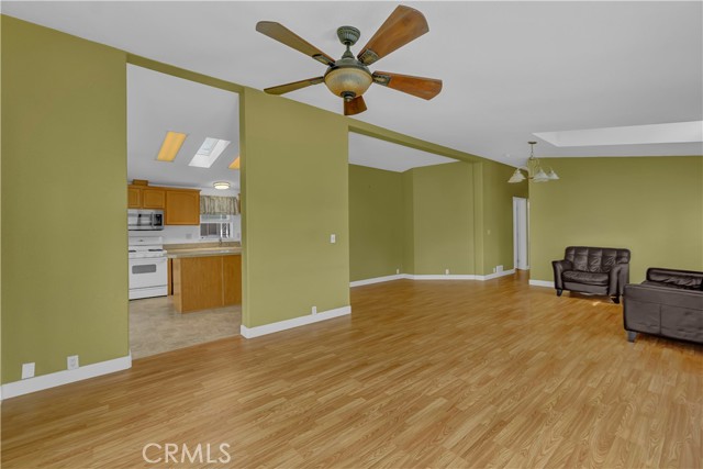 Detail Gallery Image 11 of 44 For 209 Road Runner Ln, Fountain Valley,  CA 92708 - 3 Beds | 2 Baths