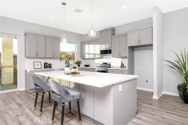 Detail Gallery Image 9 of 28 For 40127 Pevero Ct, Palmdale,  CA 93551 - 4 Beds | 3 Baths