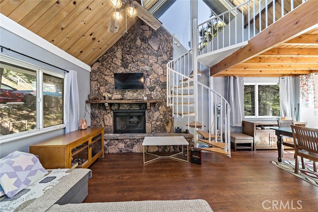 Detail Gallery Image 5 of 36 For 297 S Fairway Dr, Lake Arrowhead,  CA 92391 - 4 Beds | 2/1 Baths