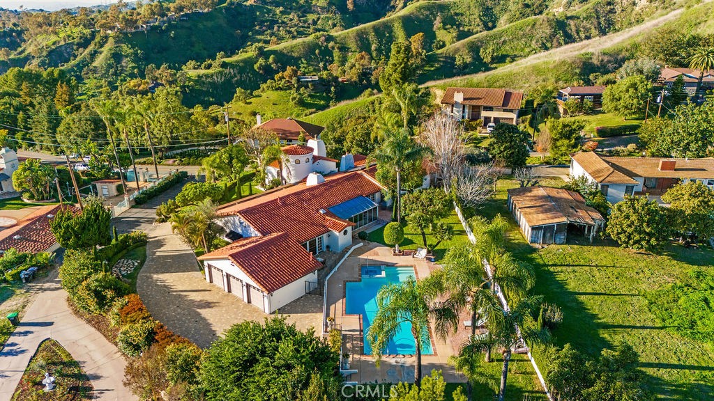 https://media.crmls.org/medias/d02ac438-29d6-47cf-bb71-63cb028b07f3.jpg?preset=X-Large