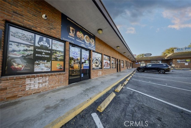 15602 Ventura Boulevard, Encino CA: https://media.crmls.org/medias/d02b32e3-4e5a-44b7-b859-b599709fa195.jpg