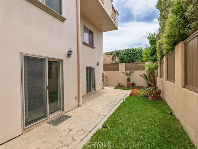 229 N Juanita Avenue, Redondo Beach CA: https://media.crmls.org/medias/d02b85da-8650-4393-92a6-29822ebc1331.jpg