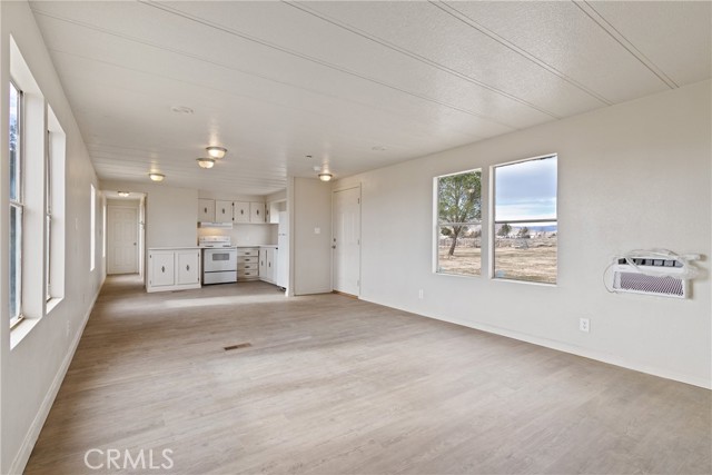 Detail Gallery Image 8 of 24 For 6173 Holiday, Rosamond,  CA 93560 - 2 Beds | 2 Baths