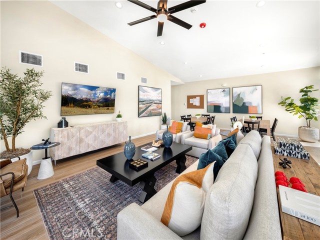 Detail Gallery Image 12 of 15 For 994 Hunter Trl, Vista,  CA 92081 - 3 Beds | 2/1 Baths