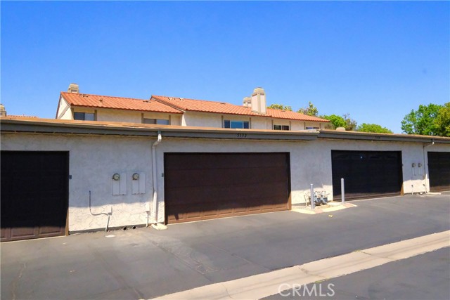 5132 Aspen Drive, Montclair CA: https://media.crmls.org/medias/d02d6b57-f3b9-4fc4-a5f7-f29f6c38a31e.jpg