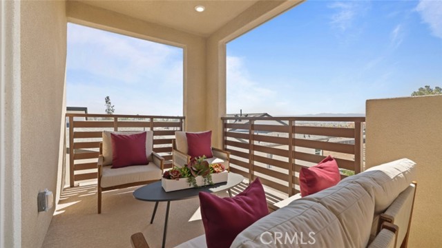 450 Loon, Irvine CA: https://media.crmls.org/medias/d02dc51b-45da-4e1e-8a17-6aef6c26236f.jpg