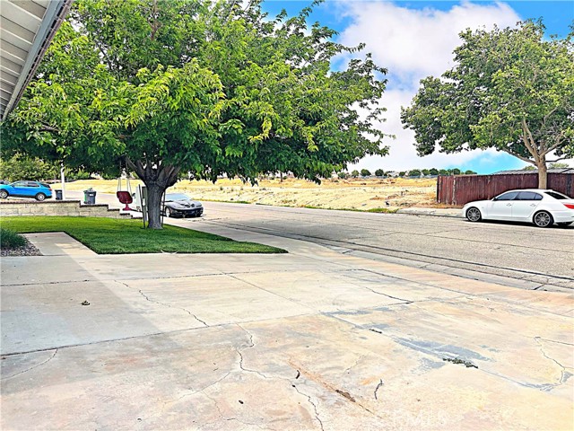 45463 17th E Street, Lancaster CA: https://media.crmls.org/medias/d02e89bb-dae4-4521-a2f5-1d986bb307de.jpg