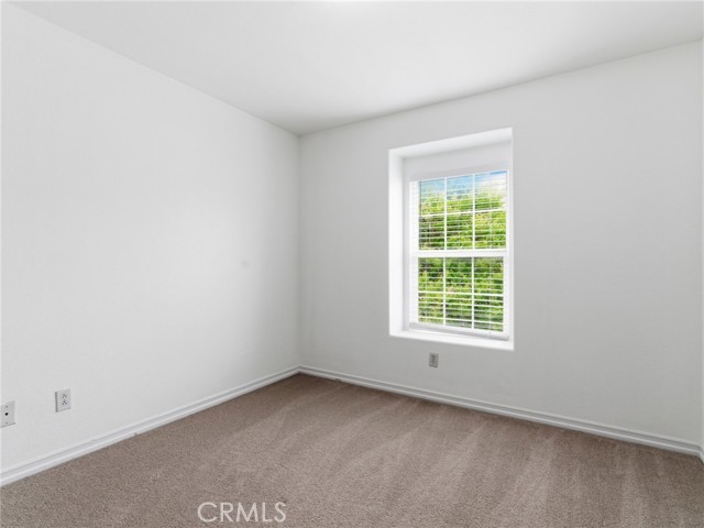 Detail Gallery Image 21 of 36 For 29436 Shannon Ct, Canyon Country,  CA 91387 - 4 Beds | 2/1 Baths