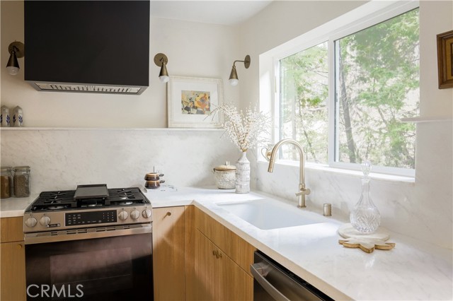 27824 Fern Dell Road, Lake Arrowhead CA: https://media.crmls.org/medias/d02f77aa-eccf-45ce-aca4-d676667cad29.jpg