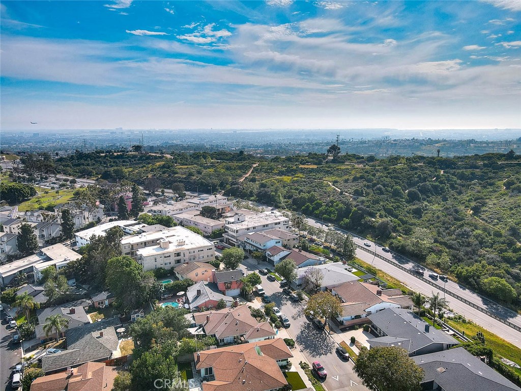 https://media.crmls.org/medias/d030100d-71c1-42d5-8033-b67de1971734.jpg?preset=X-Large