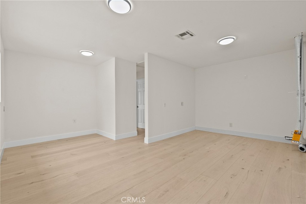 https://media.crmls.org/medias/d0301e57-c5fe-4380-8e60-71b23384d55a.jpg?preset=X-Large