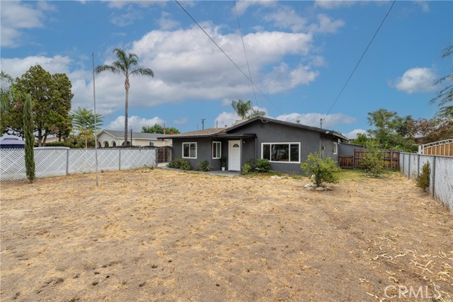 Detail Gallery Image 2 of 25 For 25481 6th St, San Bernardino,  CA 92410 - 2 Beds | 1 Baths