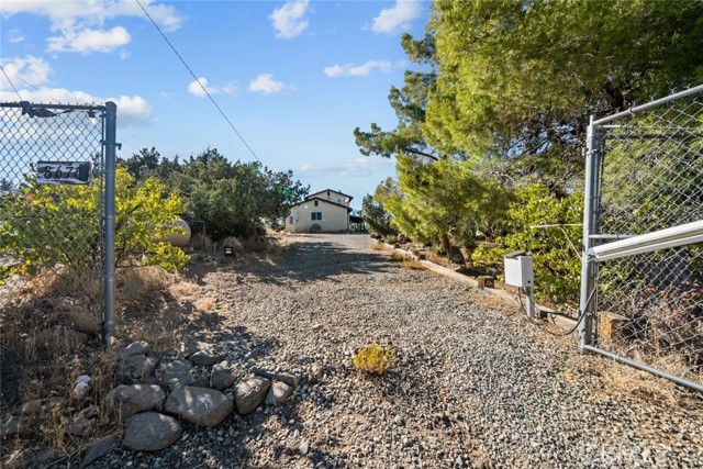 Detail Gallery Image 43 of 54 For 8676 Sky Line Dr, Pinon Hills,  CA 92372 - 3 Beds | 2/1 Baths