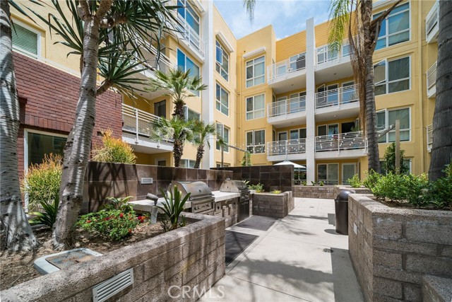 21301 Erwin Street, Woodland Hills CA: https://media.crmls.org/medias/d0310165-82ae-4a27-a744-e794b9e90b37.jpg