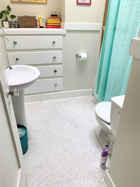 1116 E Appleton Street, Long Beach CA: https://media.crmls.org/medias/d0317b3a-7a15-4203-ae2b-3fba43c38295.jpg