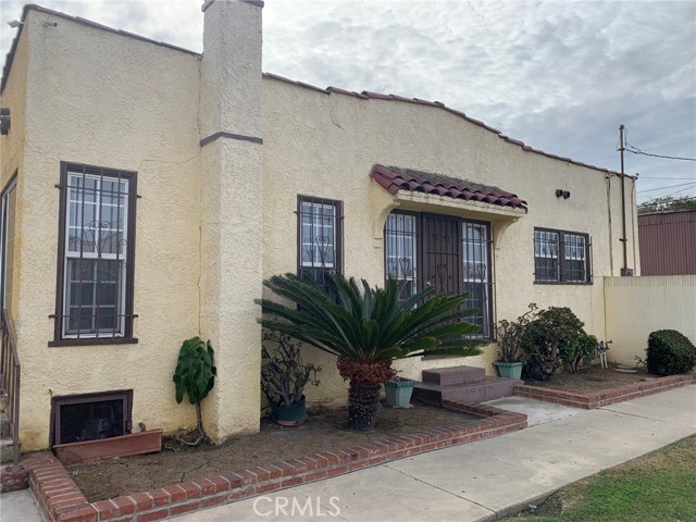 Detail Gallery Image 2 of 16 For 7603 S Halldale Ave, Los Angeles,  CA 90047 - 2 Beds | 1 Baths